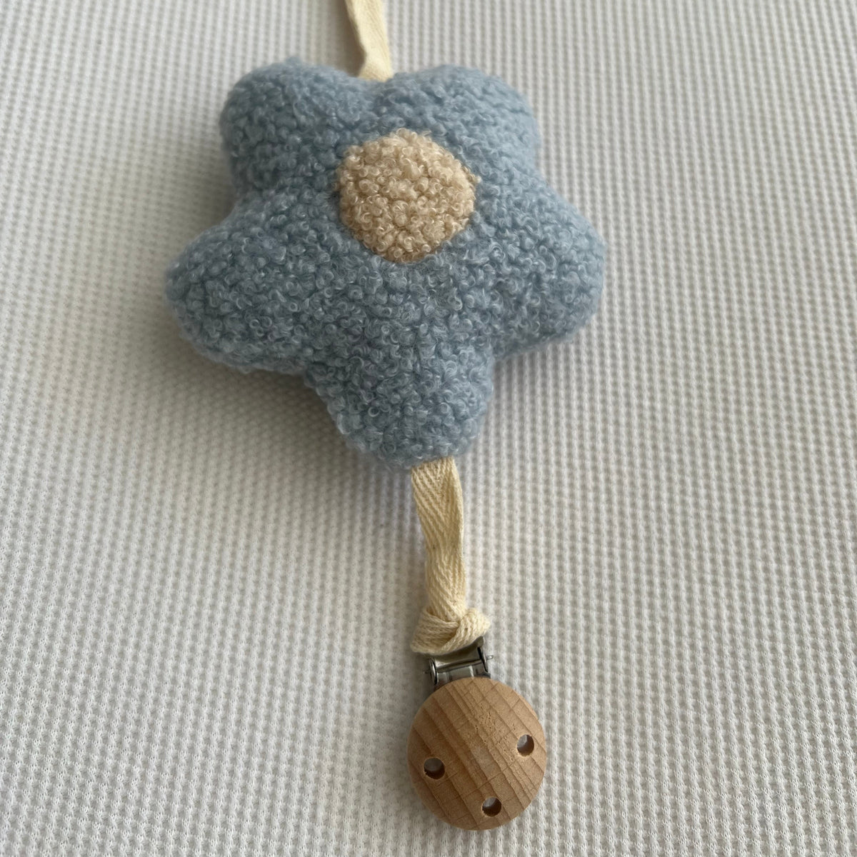 Bouclé Daisy Pacifier Clip