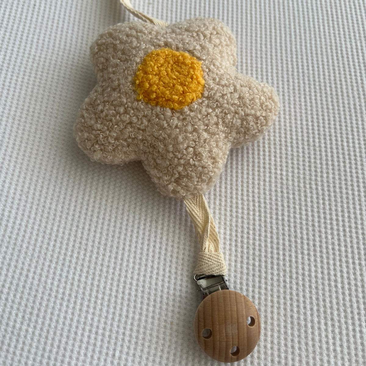 Bouclé Daisy Pacifier Clip