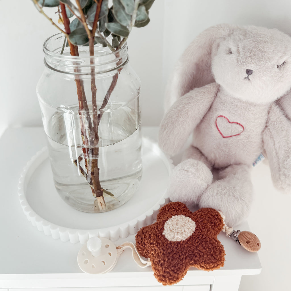 Bouclé Daisy Pacifier Clip